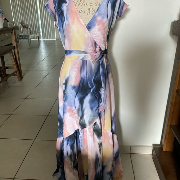 Bar III SUNSET MAXI DRESS. - Picture 1 of 3